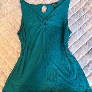 Daisy Fuentes Green Cut Out Relaxed Tank Top